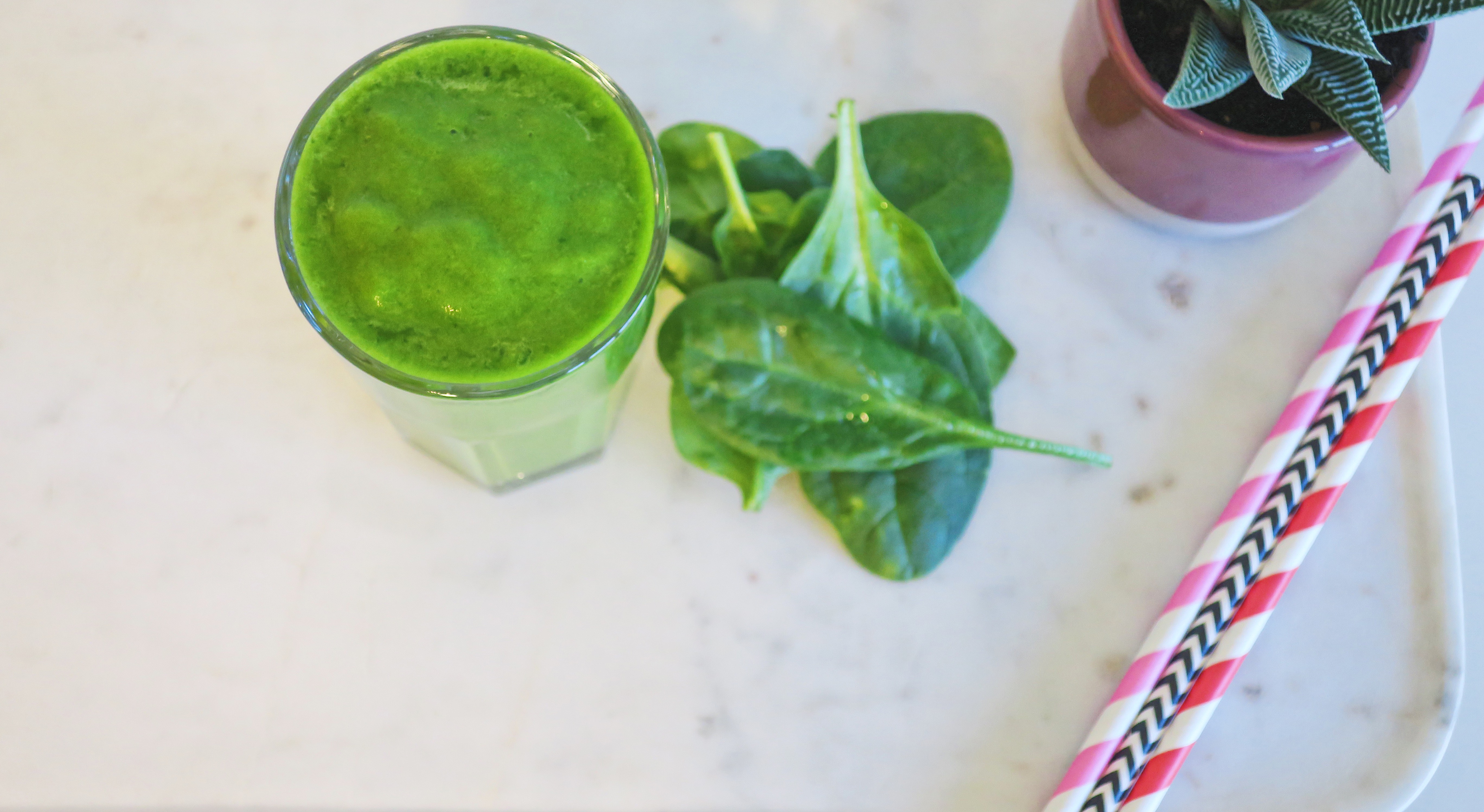 Green superfood smoothie kale spinach